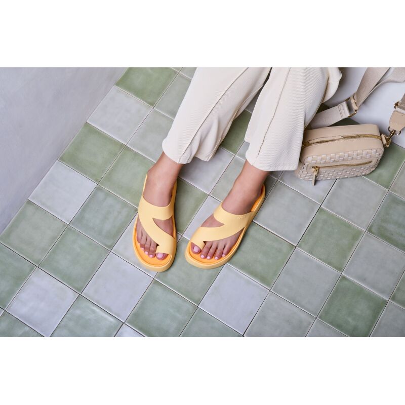 Crocs™ Getaway Platform Toe Loop Golden Hour