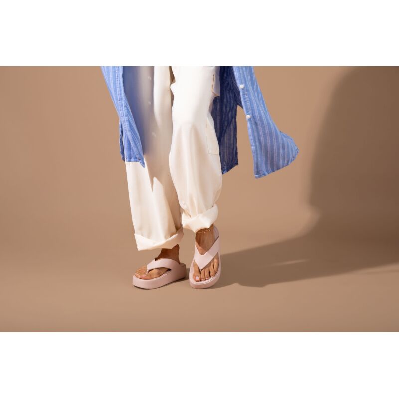 Crocs™ Getaway Platform Flip Quartz